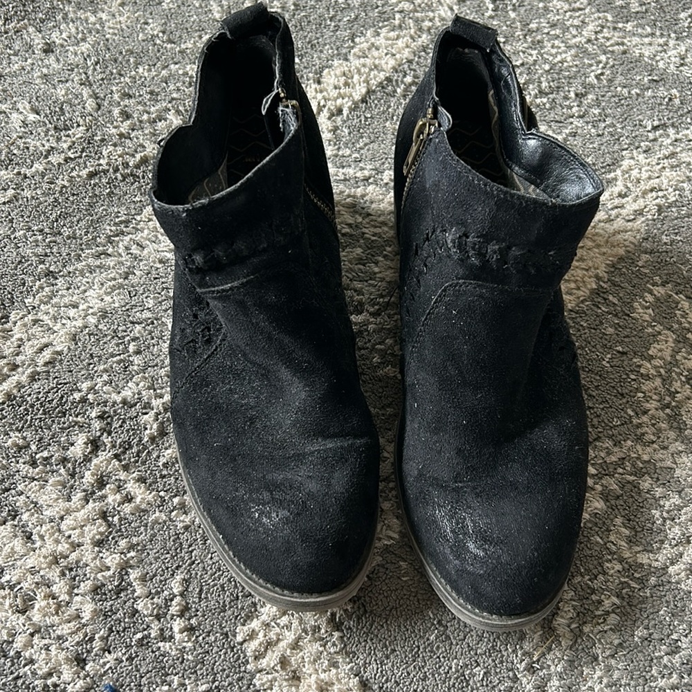 Billabong black booties